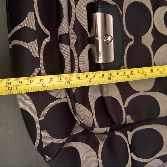 COACH Black/Taupe Front Gold Clasp Shoulder Bag - Picture 9 of 10